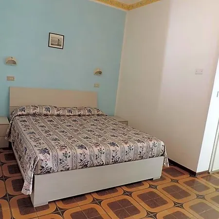 Отель Liliana