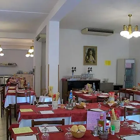 Отель Liliana 2*