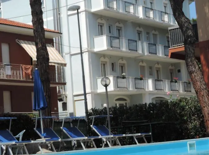 Liliana Hotel 2*